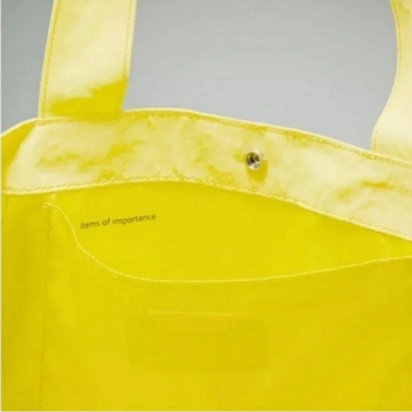 Lululemon Side-Cinch Shopper Bag Stunning Bright Yellow Durable Easy 2 Clean NWT - Picture 6 of 13